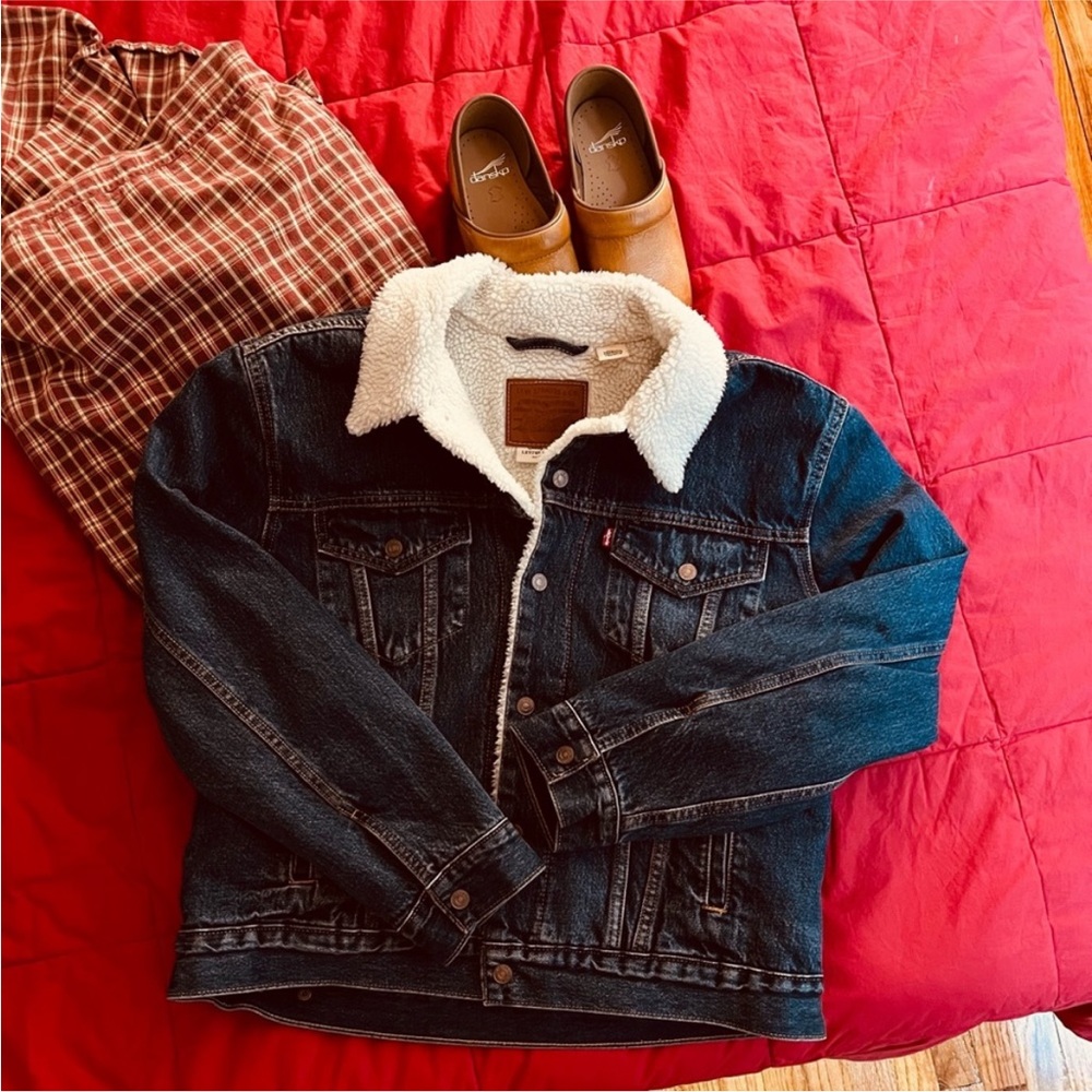 Levi’s Sherpa ex boyfriend trucker jacket